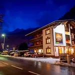 Alpenhaus Monte بيت ضيافة 3*