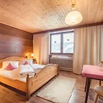 Alpenhaus Monte بيت ضيافة