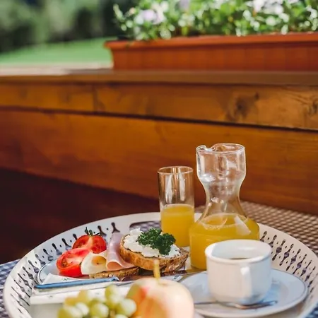 Konukevi Alpenhaus Monte