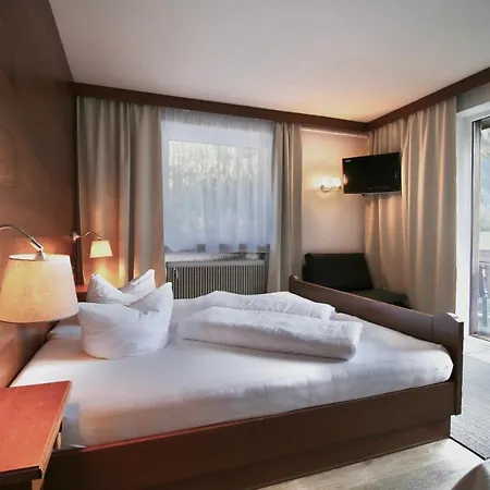 Alpenhaus Monte بيت ضيافة 3*