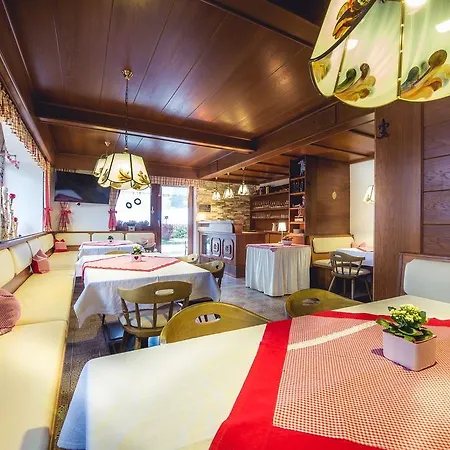 Alpenhaus Monte بيت ضيافة نيوستيف ام ستوبيتا