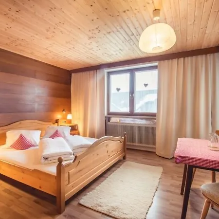 Alpenhaus Monte בית הארחה